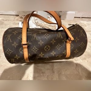 💯 Authentic Louis Vuitton Papillon 26 handbag! Comes with dust bag